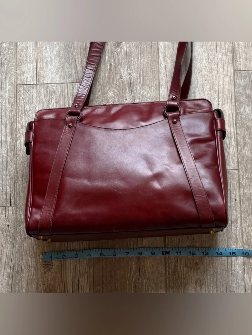 VTG ETIENNE AIGNER 
3 Striking Bags
Collectors or Sellers
Work or Play - Picture 7 of 16